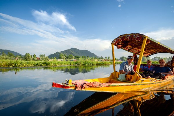 shikara ride, srinagar
